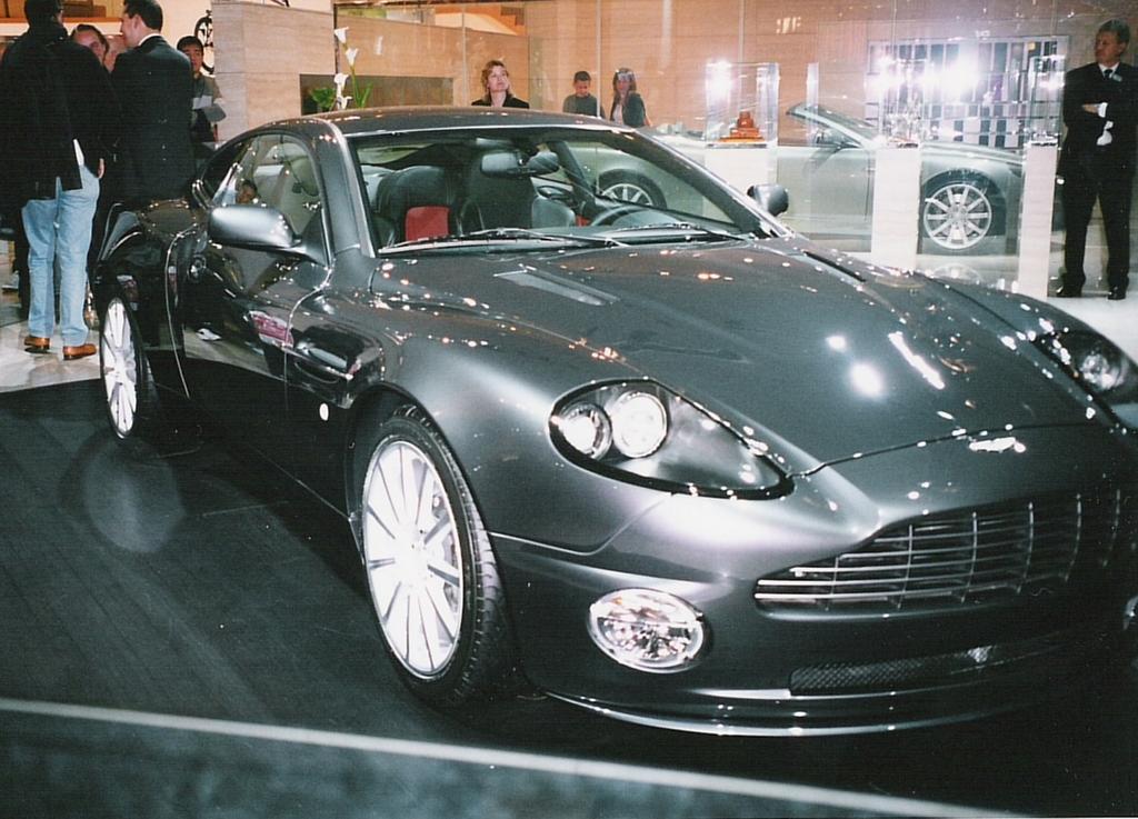 13 Aston Martin DB9